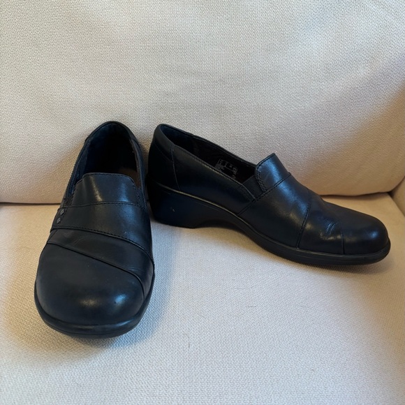 Clarks May Marigold Black Women's Slip-On Loafers - Picture 1 of 2